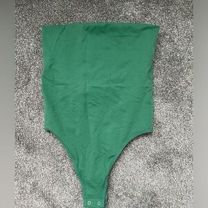 NEVER WORN FREE PEOPLE GREEN TUBE TOP BODYSUIT WITH BUILT IN BRA